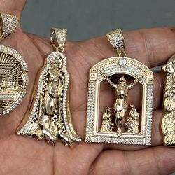 Beautiful Pendant - Best Quality- 💥💥💥 Must See In Person ‼️