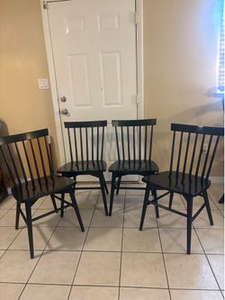 TrumanPick Set of 4 Black Windsor Dining Chairs