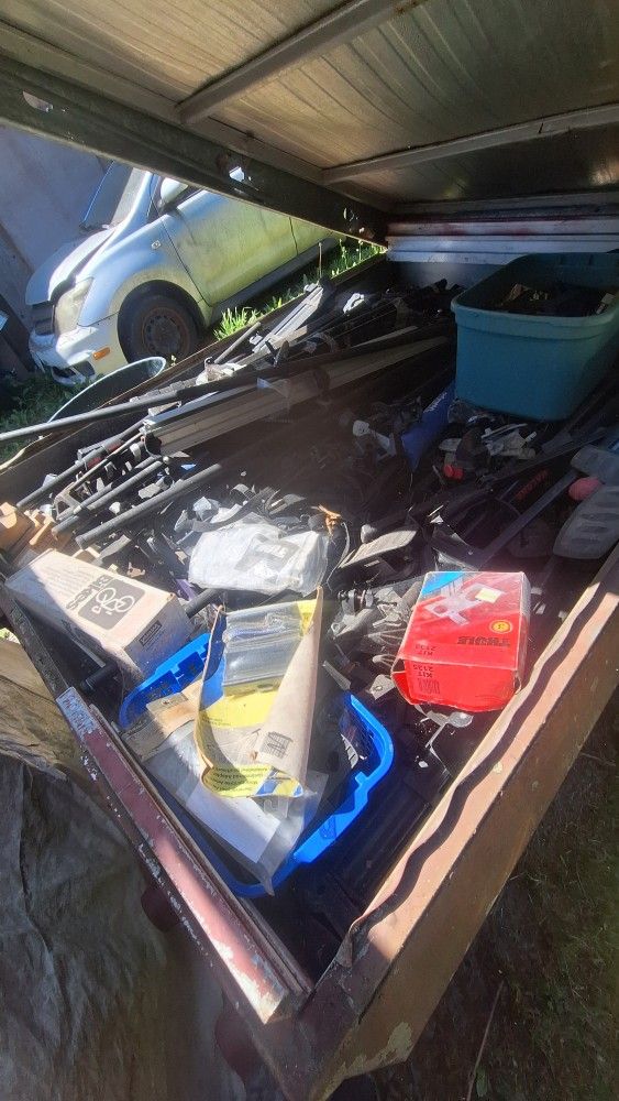 TRAILER FULL OF YAKIMA THULE ROOF RACK PARTS $400 BUCKS FOR ALL