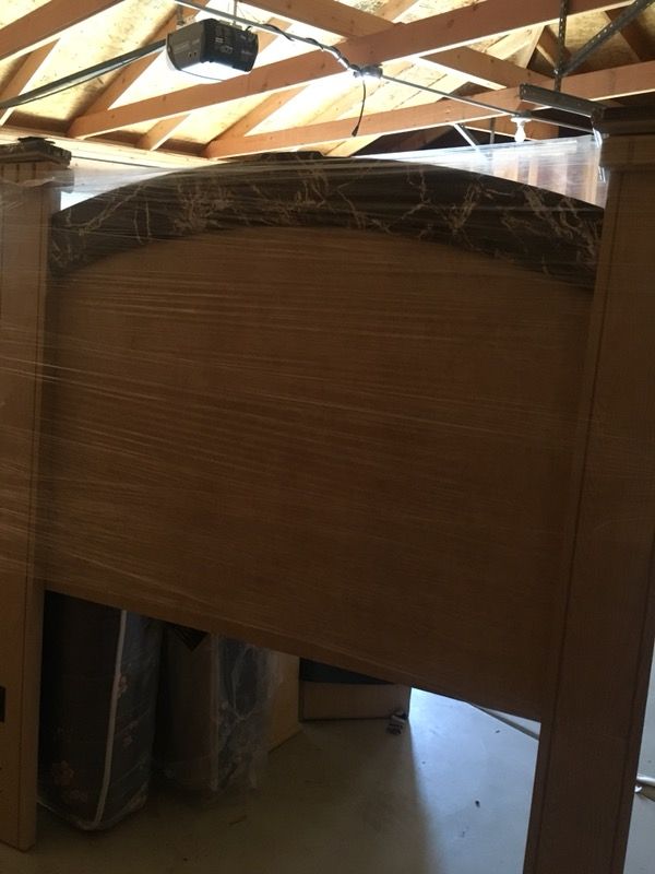 Queen size bd set with mattress