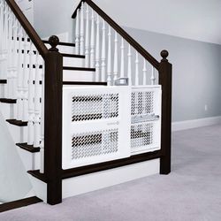 Safety 1st Pressure Mount Lift, Lock and Swing Gate, Fits Spaces Between 28" and 42" Wide