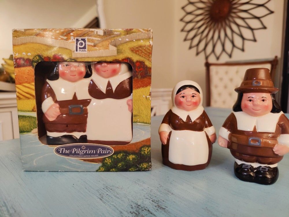 The Pilgrim Pair Napkin Holder Publix Thanksgiving New in Box with Salt & Pepper