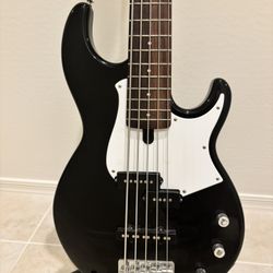 🎸Yamaha BB235 5-String Bass Guitar – Excellent Condition🎸