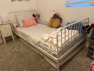 IKEA Minnen bed with extendable mattress