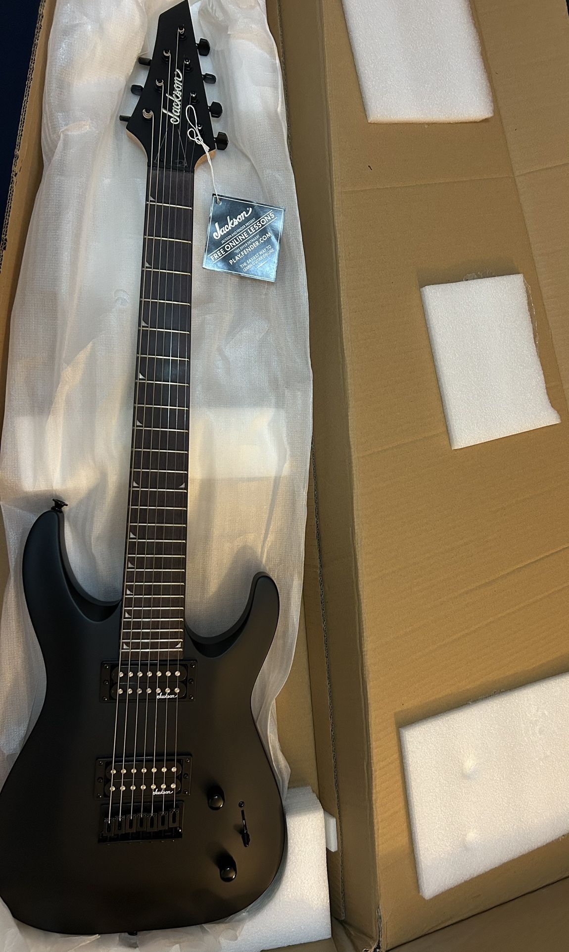 Jackson JS22-7 Dinky 7-string Electric Guitar - Black