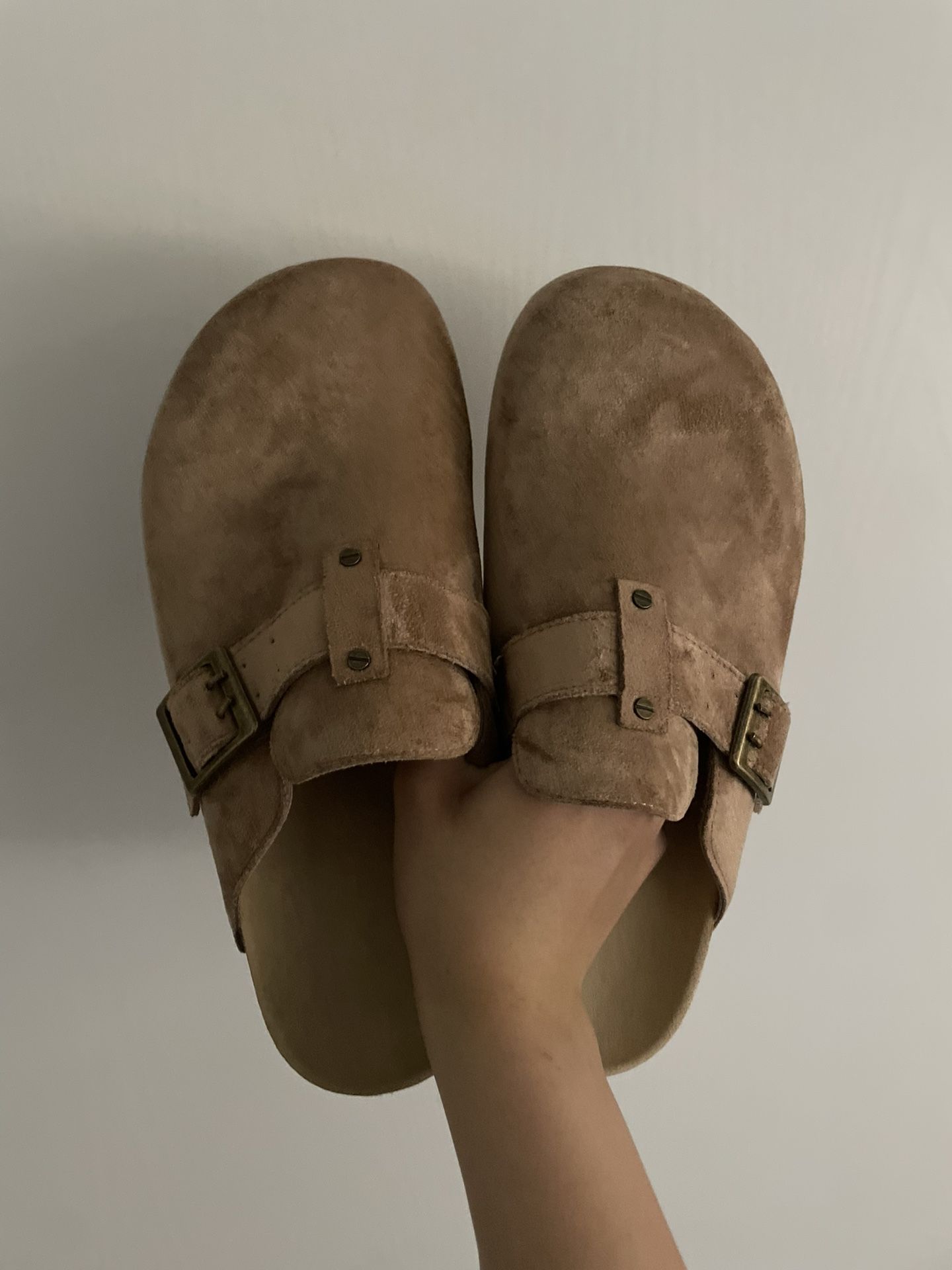 american eagle clogs