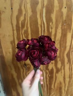 Bulk assortment of artificial flowers