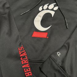 University Of Cincinnati Bearcats Dri Fit Men’s Large Hoodie in good shaoe!  
