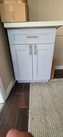Kitchen cabinet