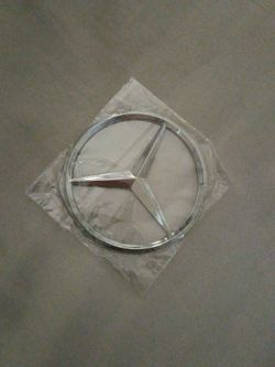 Mercedes (Plastic) emblem. New and unopened.