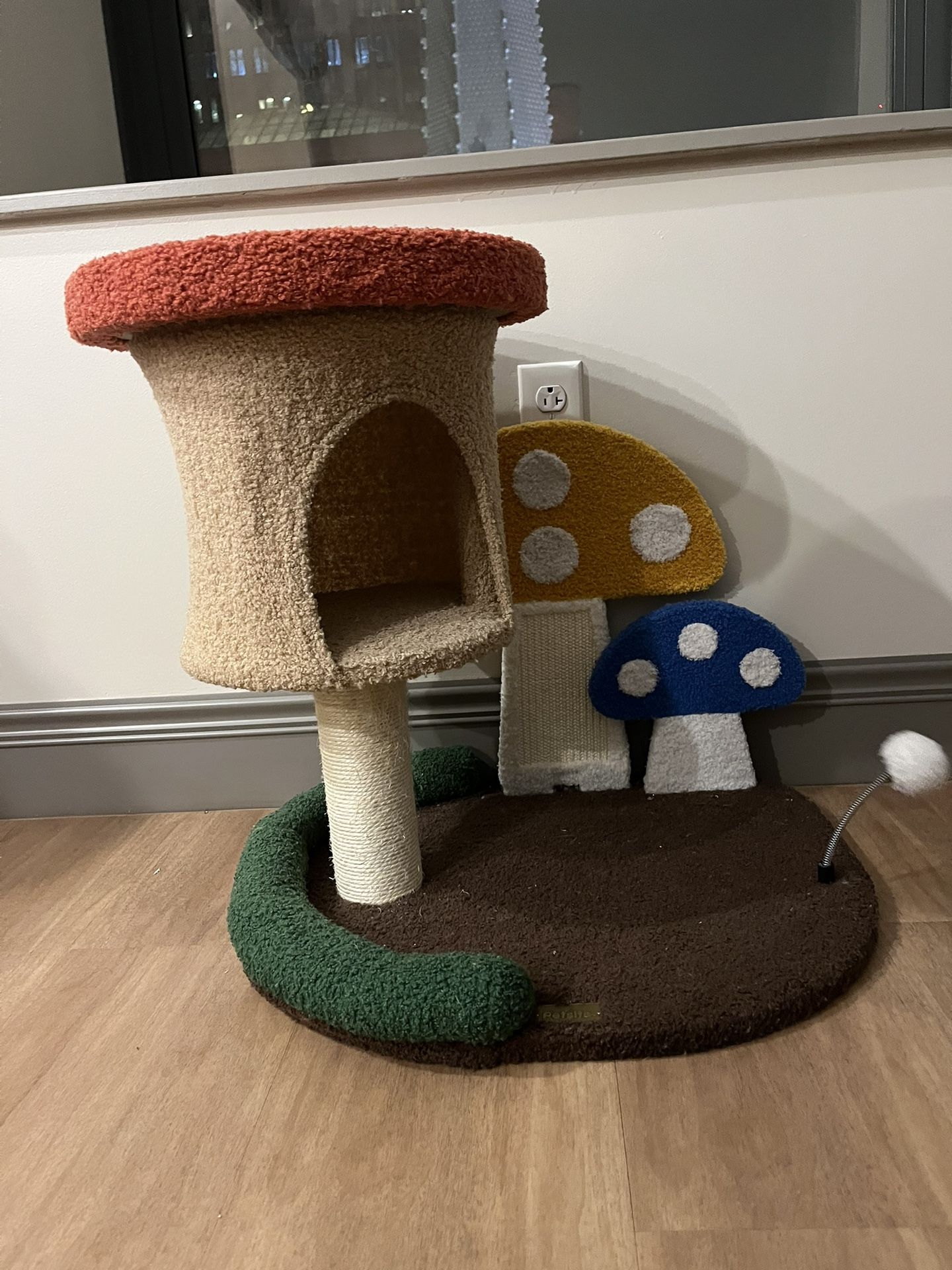 Small Mushroom Cat Tree