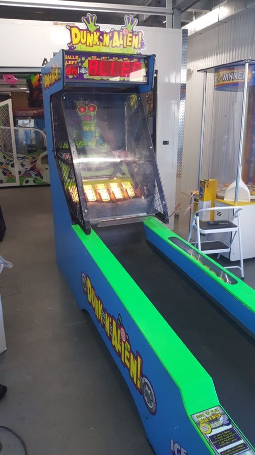 Dunk N' Alien Skee Ball Machine