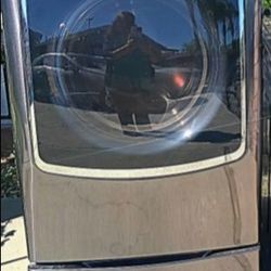 LG Electric Front Dryer with Pedestal