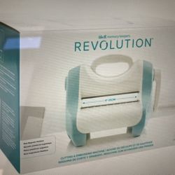 We R Memory Keepers Revolution Die Cutting Machine, NIP