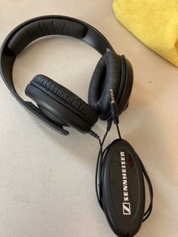 Sennheiser HD202 headphones