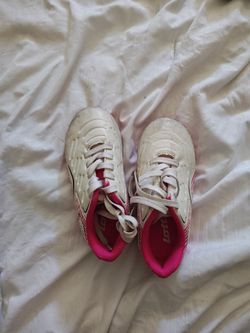 Soccer Cleats Size 8