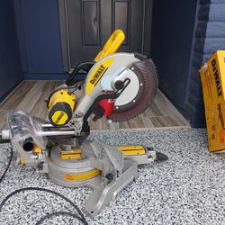SLIDING MITER SAW 12" DEWALT 