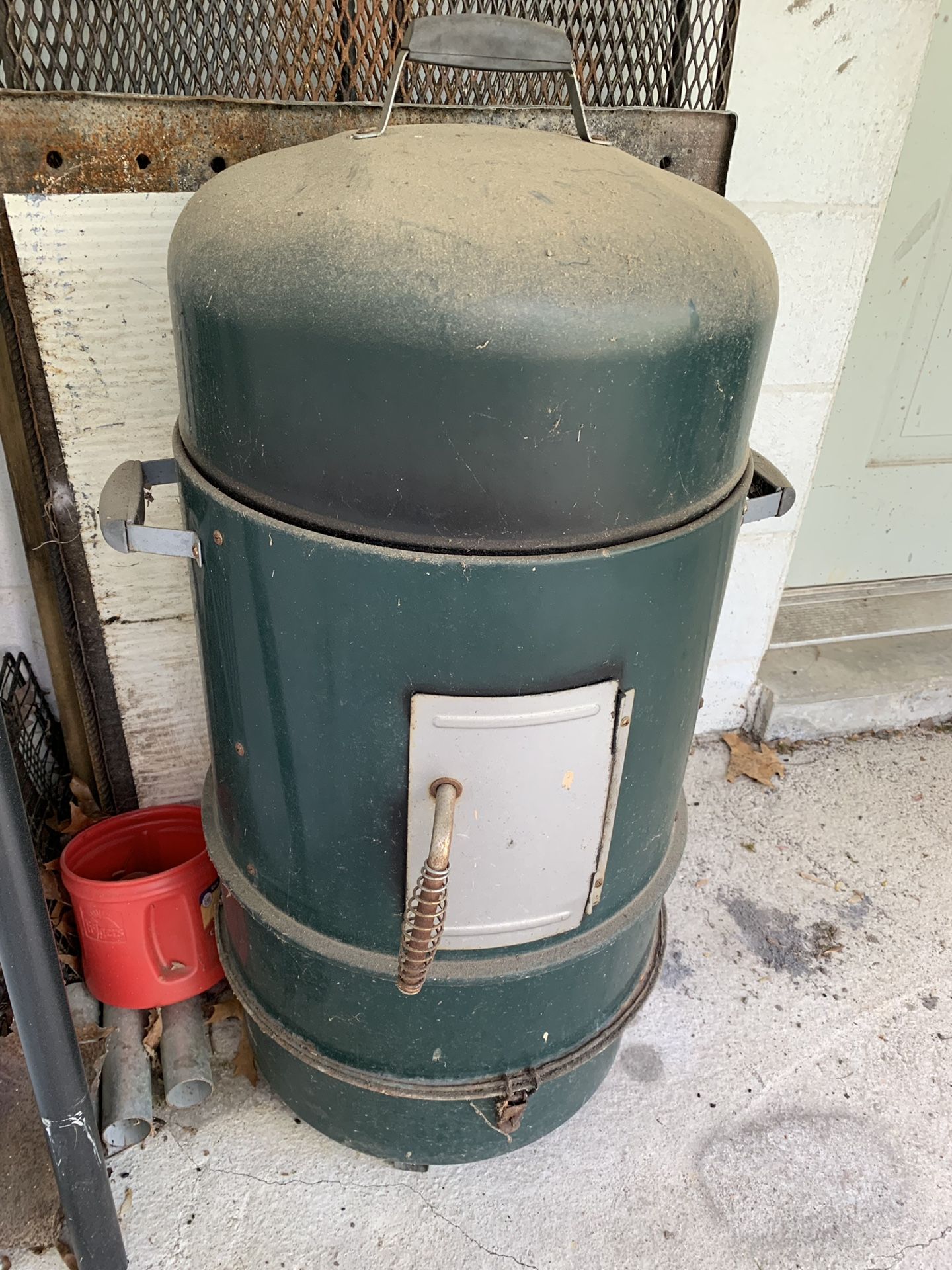 Charcoal smoker Free