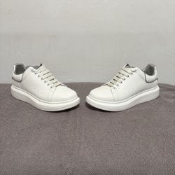 MEN’S WHITE LEATHER TENNIS SHOES SIZE11  $15