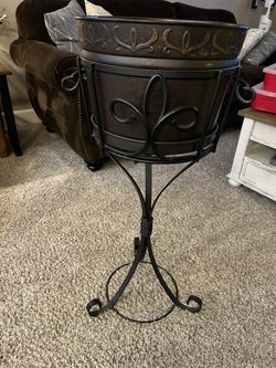 Entertaining bucket with stand