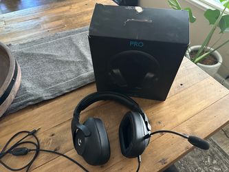 Logitech G Pro Gaming Headset with Pro Grade Mic for Pc, PC VR, Mac, Xbox One, Playstation 4, Nintendo Switch