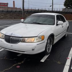 2000 Lincoln Town Car