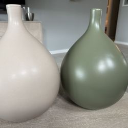 ETHAN ALLEN  Decorative Vases