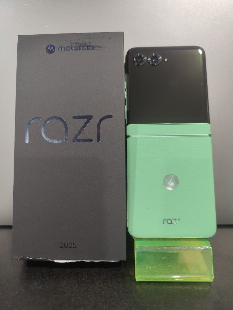 Motorola Moto Rarz 5G (2025) 256GB For (Total Wireless) Only