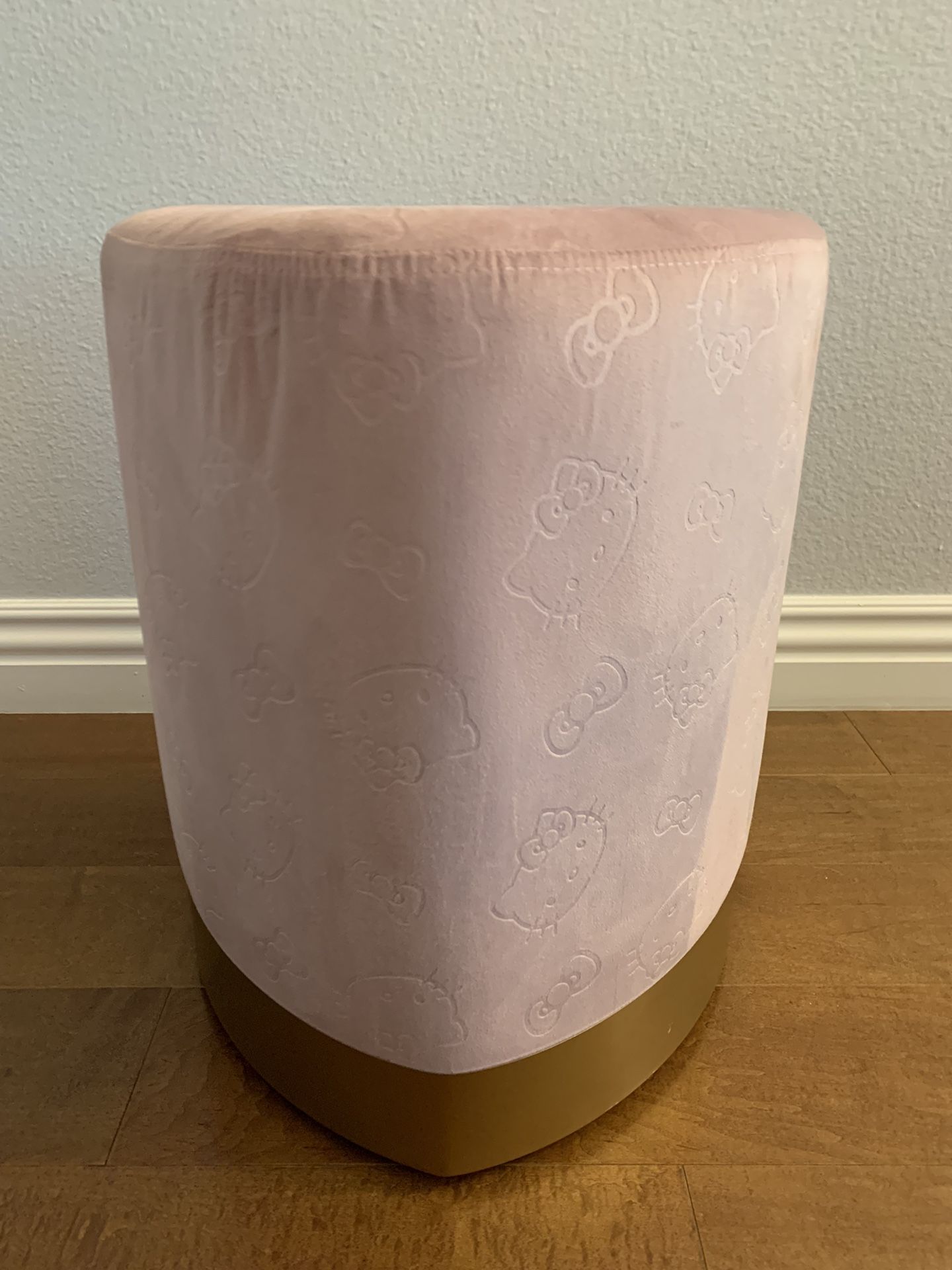 Impressions Hello Kitty Heart Vanity Ottoman Chair