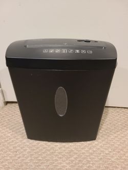Staples Paper/Document Shredder