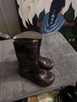 Boy Rain Boots Size 27