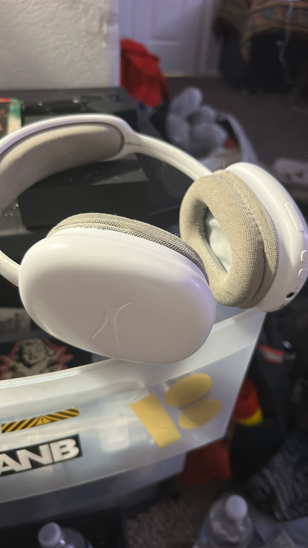 Headphones 