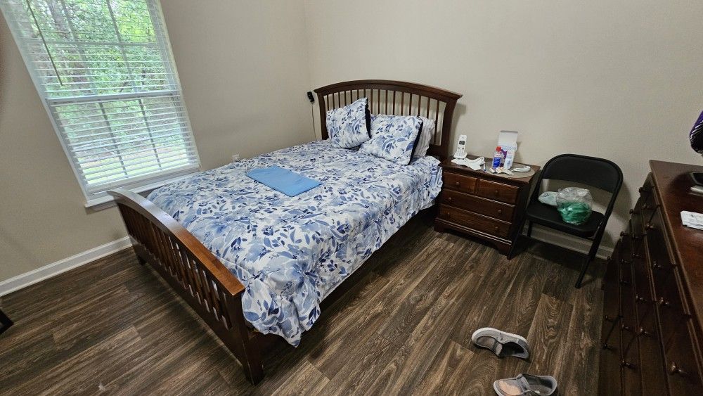 Queen Cherry Bedroom Set