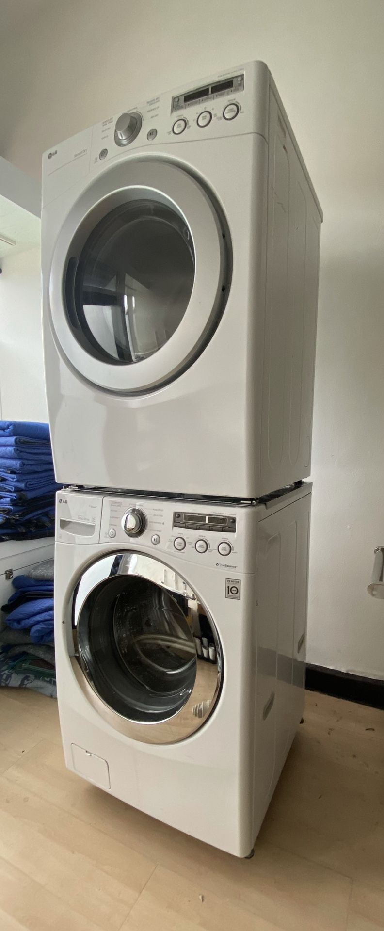 LG Washer & Dryer Stackable, 2-1/2 Yrs Old, XL Loads, Great Condition