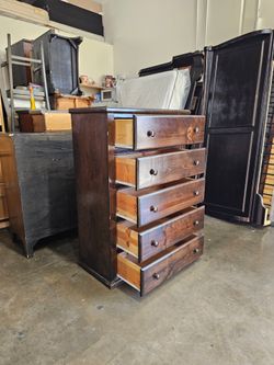 Dresser