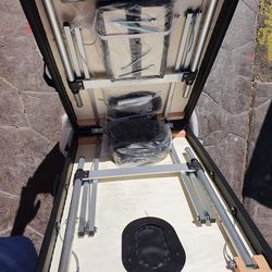 Aluminium Massage Table Portable Massage Bed Masa de masaje, Folding With Strong Legs, Durable, Brand New