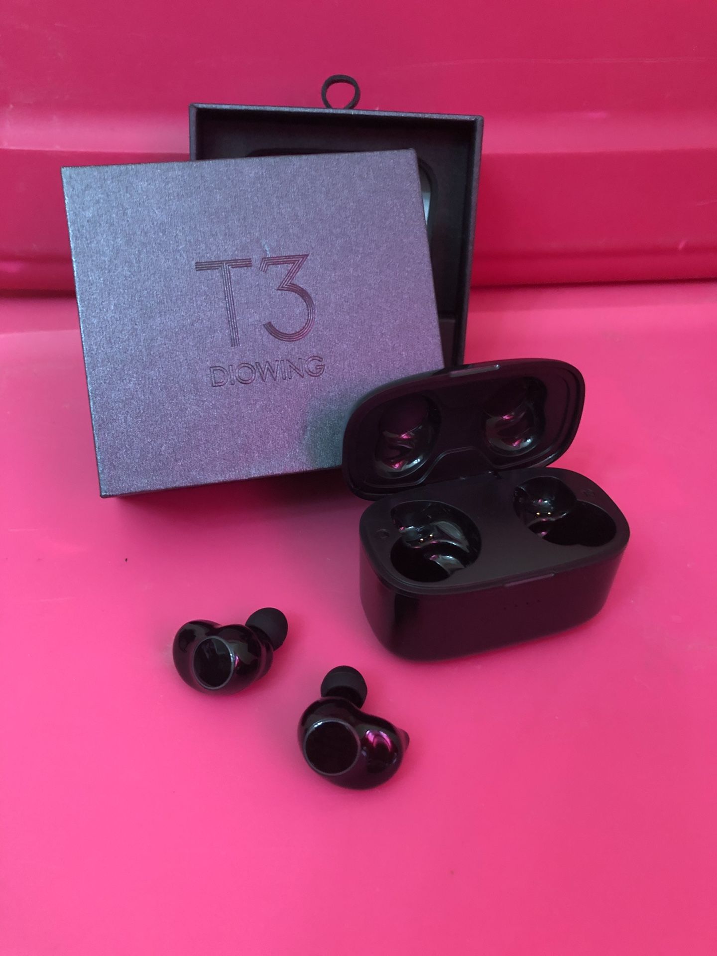 Wireless Bluetooth headphones (New)