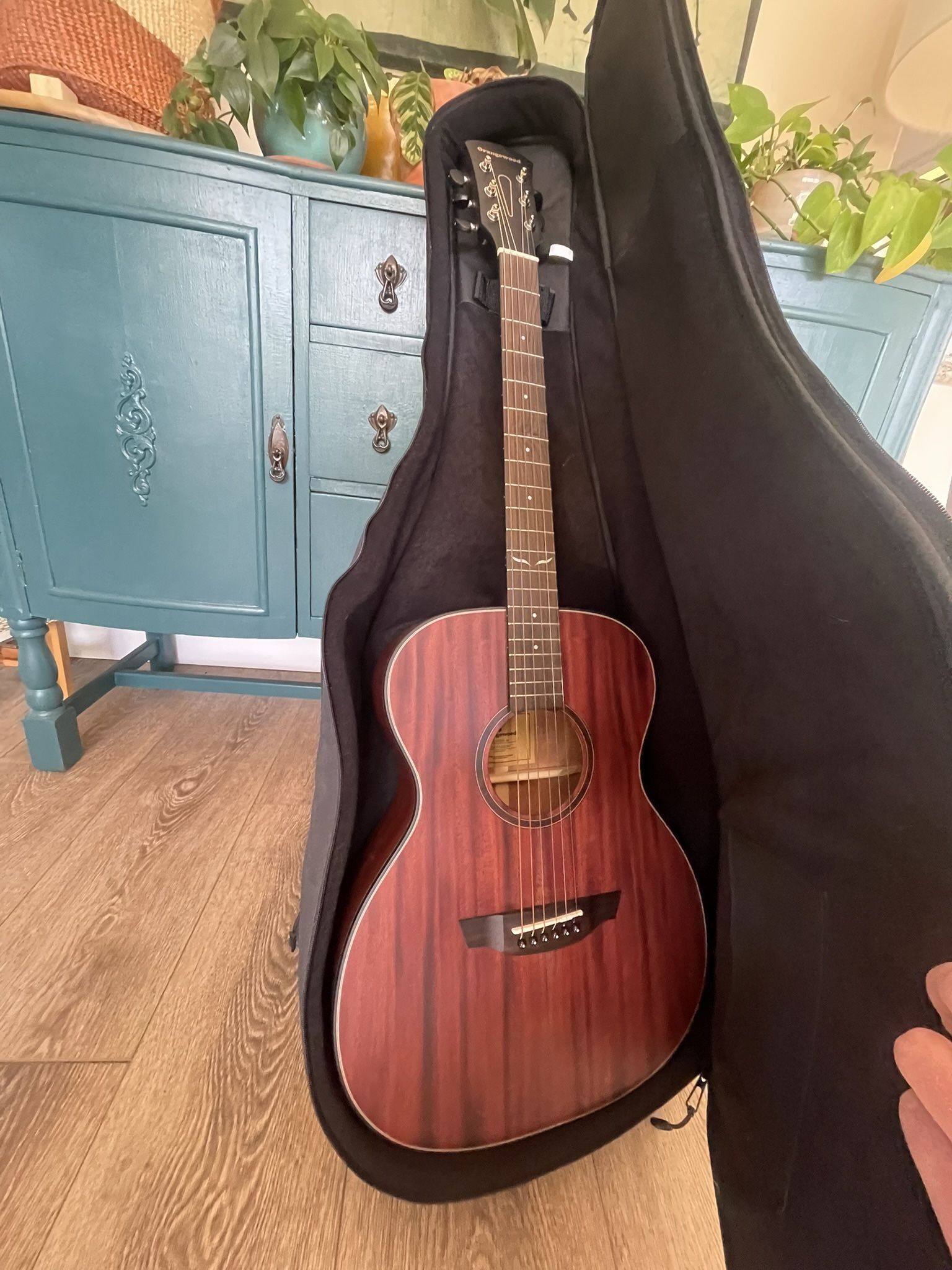 Orangewood Oliver Guitar Mahogany Finish