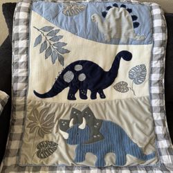 Crib Comforter With Accessories