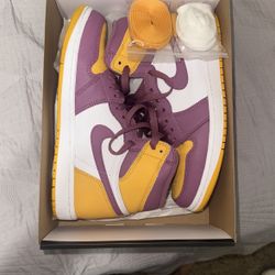 Nike Jordan 1 high (purple& Yellow)