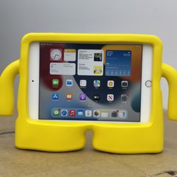 iPad mini 4 -128 GB -with free case- WiFi