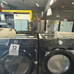 Samsung Front Load Washer and Gas Dryer in Black 