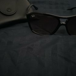 Ray-Bans With Polished Black Frame 