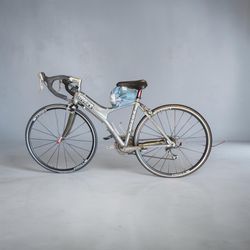 Moots R-Series Titanium Road Bike – Titanium Frame – HED Bastogne Wheels – Made in USA