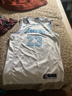 Lakers LeBron James jersey