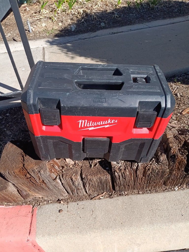 Milwaukee Vacuum