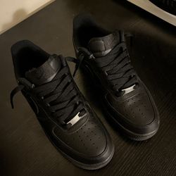 Black Air Force 1 - Size 8