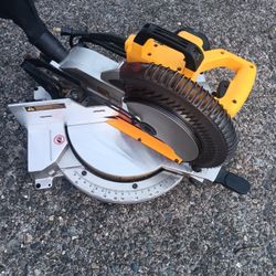 DeWalt DW713 10in Miter Saw Chop Miter Saw. Almost New Condition. Many Other Tools. For Pick Up Fremont Sea. No Low Ball Offers Please. No Trades. 