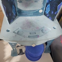 Frozen Makeup Dresser And Chair 