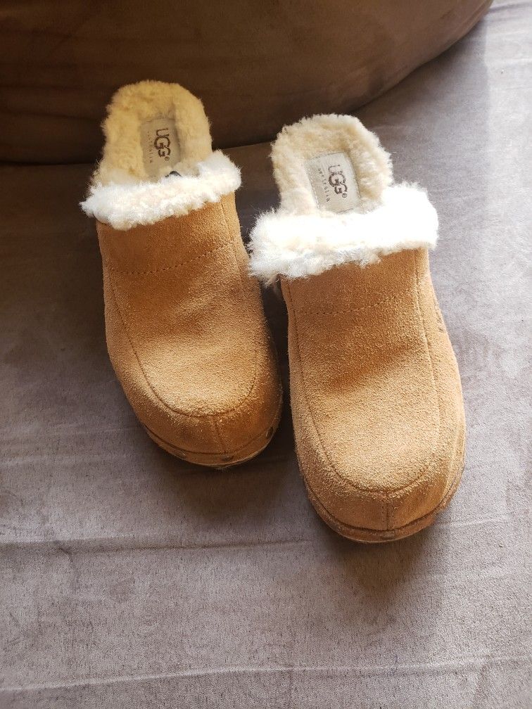 UGG CLOGS